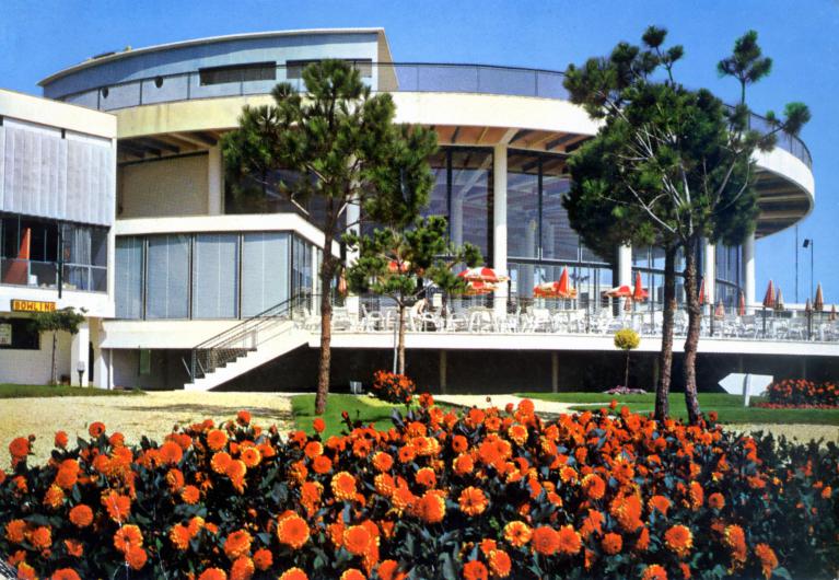 "Vue extérieure du Casino de Royan et sa rotonde" - Crédits photo - http://belles-images.fr/